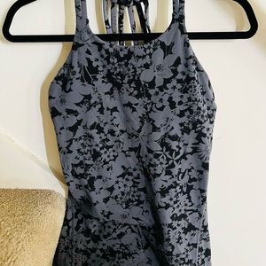 Lulu Lemon Tank Top, perfect for workout no tags, please see pictures.